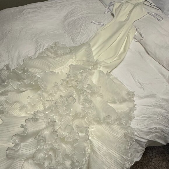 Ava Presley Size 4 and size 6 Color Off White - close to white - Picture 3 of 4